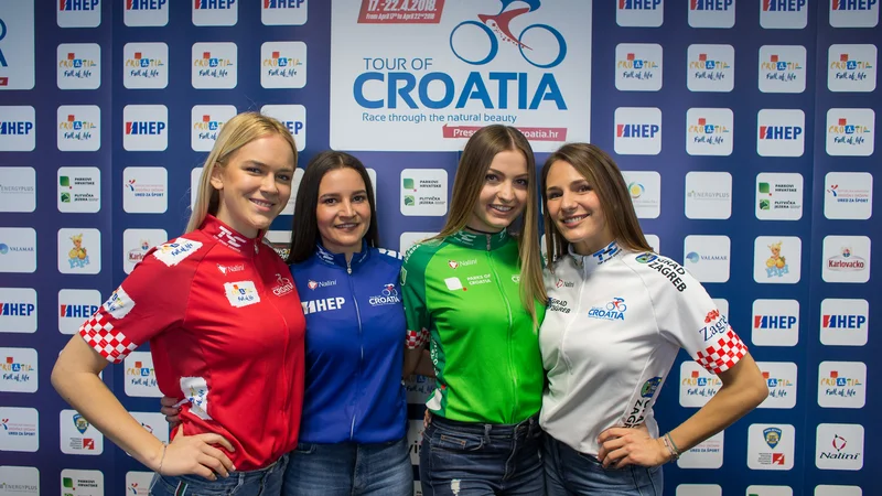 Majice na dirki po Hrvaški - rdeča za zmagovalca, modra za najboljšega hribolazca, zelena za najboljšega šprinterja in bela za najboljšega mladega kolesarja.