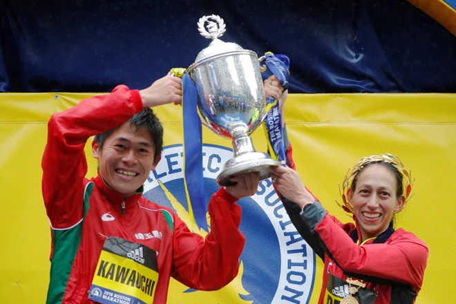 Juki Kavauči in Desiree Linden nista skrivala navdušenja. FOTO: Brian Snyder/Reuters