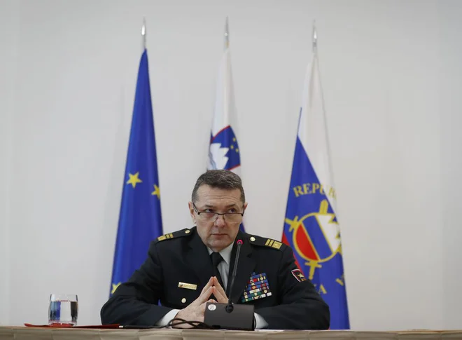 Alan Geder vodi vojsko, ki jo pestita hud kadrovski in finančni primanjkljaj. FOTO: Leon Vidic/Delo