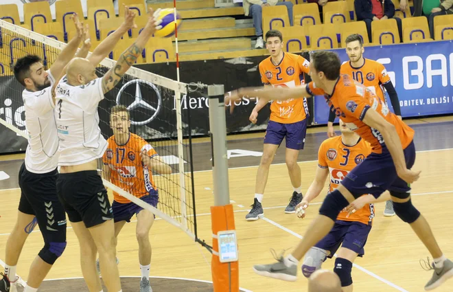 Jan Pokeršnik in soigralci so brez težav luknjali Calcitov blok. Foto Mavric Pivk/Delo