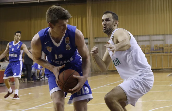 Ilirijin veteran Stipe Modrić (desno) je zaradi poškodbe roke končal sezono.
