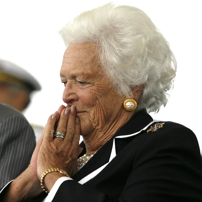 Barbara Bush je bila od začetka do konca predvsem soproga ambicioznega moža, čeprav ni skoparila s svojimi mnenji zaradi česar je velikokrat zašla v težave. FOTO: Reuters