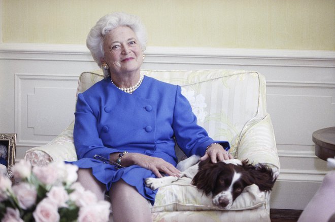 Barbara Bush je napisala dve knjigi spominov in sicer leta 1994 in 2003, napisala pa je tudi dve knjigi o svojih psih. FOTO: Doug Mills/AP