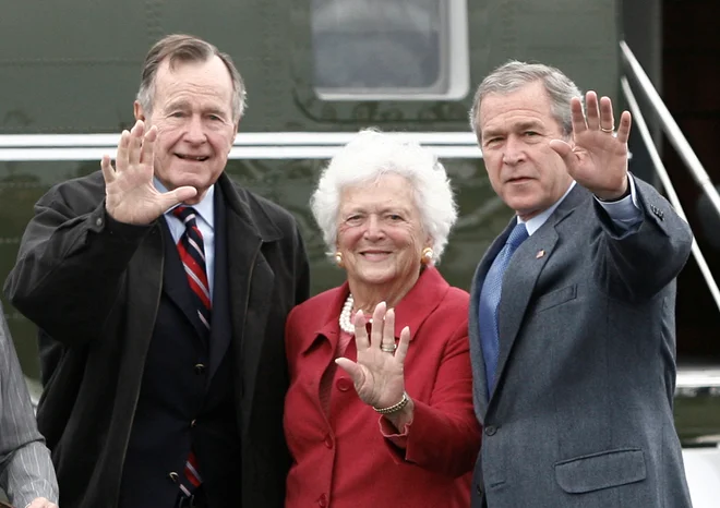 Barbara Bush je postala šele druga prva mati v zgodovini ZDA po Abigail Adams soprogi predsednika Johna Adamsa in materi predsednika Johna Quincyja Adamsa. FOTO: Jason Reed/Reuters