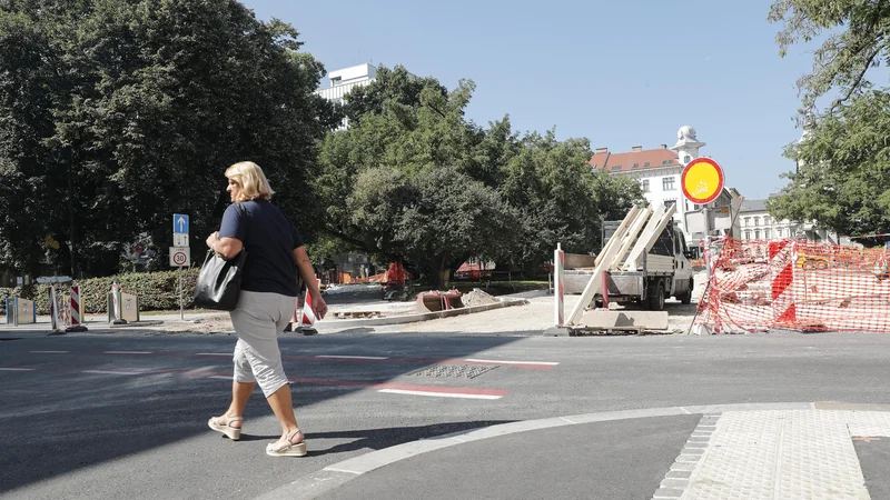 Fotografija: Sočasna prenova Tavčarjeve in zaščitenega Miklošičevega parka FOTO: Uroš Hočevar/Delo