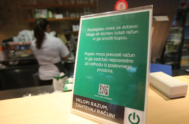 Najpogostejši kršitelji glede davčnih blagajn so gostinci.