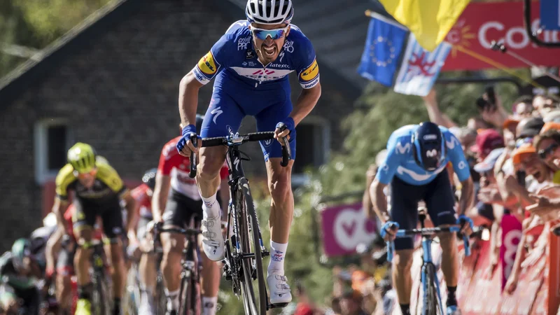 Fotografija: Julian Alaphilippe je le prekinil urok Valonske puščice. Foto Geert vanden Wijngaert/AP