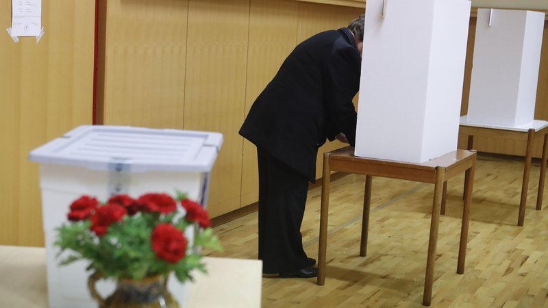 Fotografija: 2. krog predsednikih volitev. Kamnik, 12. november 2017
[volitve,predsednike volitve,voliča,Kamnik]