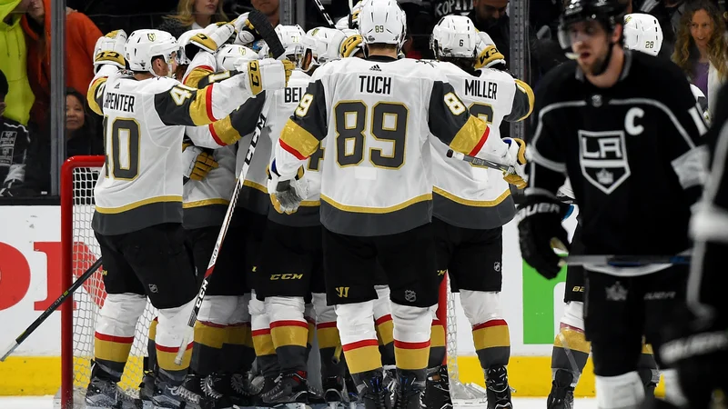 Fotografija: Anže Kopitar ni skrival razočaranja ob slavju hokejistov iz Las Vegasa