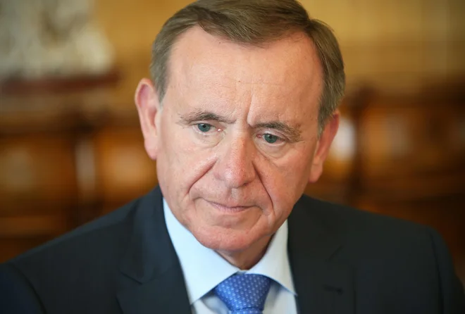 Predsednik uprave Krke je lani neto prejel 376 tisoč evrov, kar 678 tisoč evrov pa so znašali davki in prispevki.