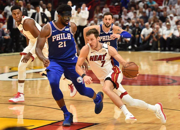 Dragić je odlično prebijal Embiida, a sam ni zmogel vsega.