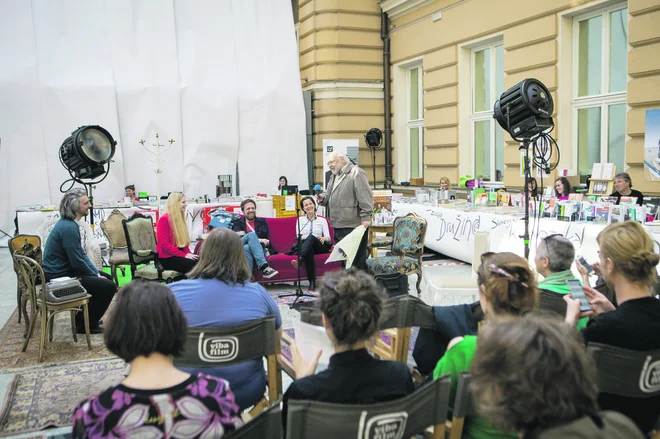 Podelitev nagrade z lavreatom Milanom Jesihom.