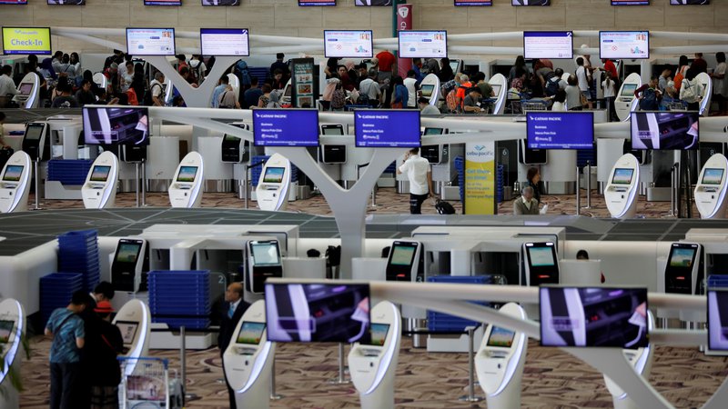 Fotografija: Naprave za avtomatsko prijavo potnikov na enem od singapurskih letališč.