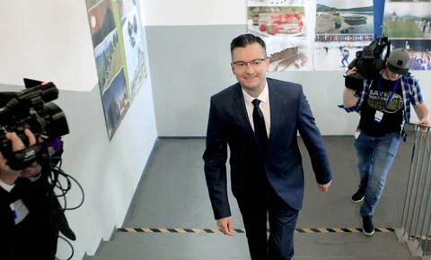 Teza, da je Marjan Šarec prehitro stopil na prizorišče in razkril svoje karte, da bi ponovil uspeh Pozitivne Slovenije in Stranke modernega centra ter zasedel tretjino parlamentarnih sedežev, je verjetno dovolj točna. FOTO: Roman Šipić/Delo