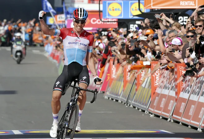 Bob Jungels ob prečkanju cijne črte.