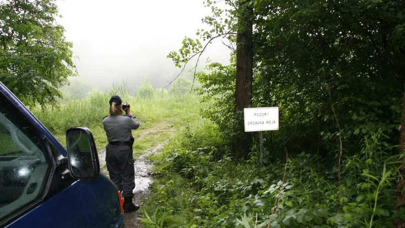 Fotografija: Policija ima na širšem območju Bele krajine in ilirskobistriškega konca že več mesecev poostren obmejni nadzor. Foto: Generalna policijska uprava