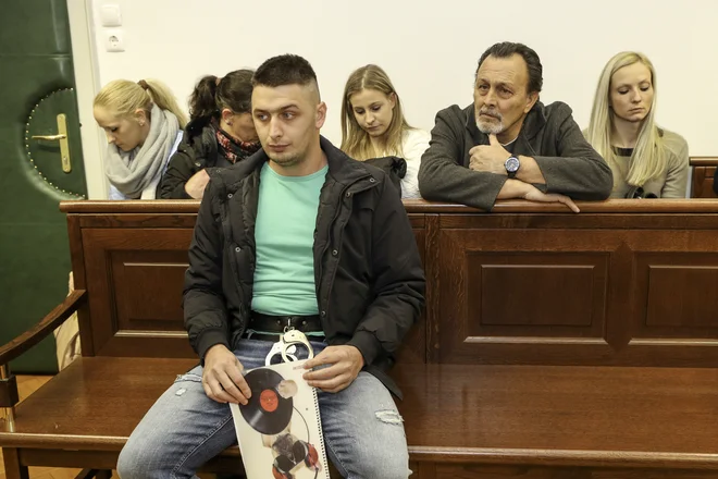 Martinu Brezarju sodijo zaradi poskusa uboja.