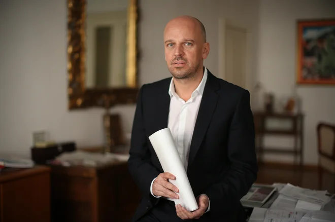 Damijan Janković brez soglasja sodišča ne more (veljavno) najeti kredita ali dati poroštva, odpreti novega transakcijskega ali drugega računa ter se odpovedati dediščini ali drugim premoženjskim pravicam. FOTO: Jure Eržen/Delo