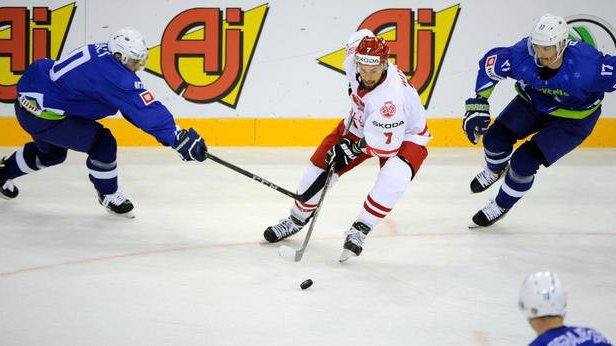 Fotografija: Slovenski hokejisti so bili še drugič neuspešni.
