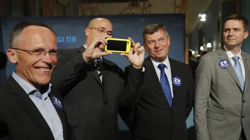 Fotografija: Jure Leben in Peter Gašperšič z investicijskim programom čakata na ugoden razplet referenduma. FOTO: Leon Vidic/Delo
