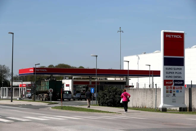 Petrol že dolgo ne ponuja več le goriva. Foto Igor Mali