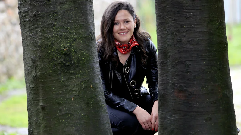 Fotografija: Lora obvlada angleško, rusko, francosko, razume tudi zasavščino. FOTO: ROMAN ŠIPIĆ FOTO: Roman ipić/delo/All