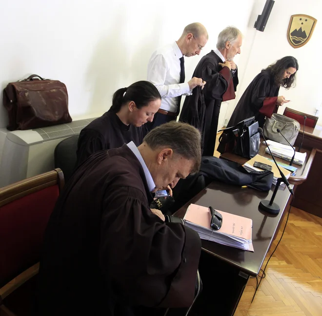 Na nov predobravnavni narok so prišli le zagovorniki obtoženih. FOTO: Roman Šipić/Delo