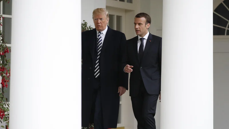 Fotografija: Trump je med pozdravom omenil čudovito prijateljstvo z Macronom, ki priča o trajnem zavezništvu obeh držav. FOTO: Pablo Martinez/AP