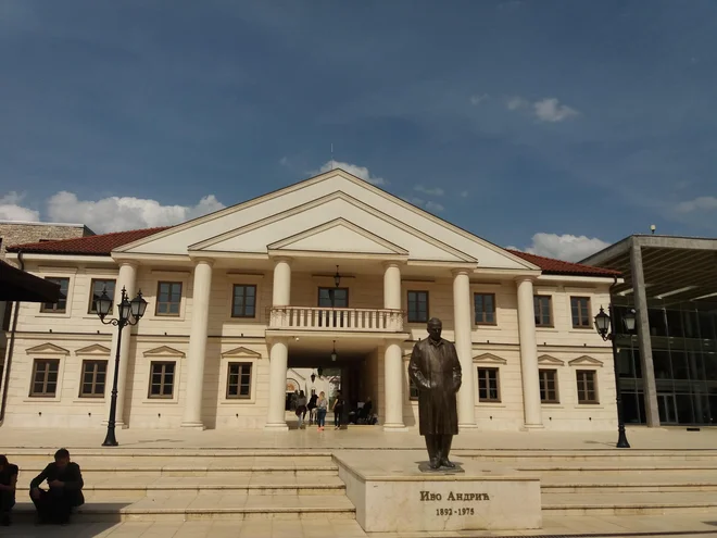 Spomenik Ivu Andriću v kamnitem mestu Emirja Kusturice. FOTO: Helena Kocmur/