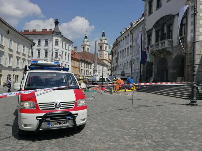 V prostorih Mestne občine Ljubljana na Mestnem trgu so prejeli pisemsko pošiljko z neznano snovjo.