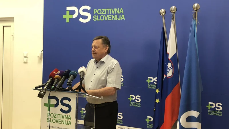 Fotografija: Zoran Janković, predsednik stranke Pozitivna Slovenija, pojasnjuje: »V tem trenutku bom pustil ego na strani. Ne zanima me delo v DZ. Odločil se bom po nadaljnjih pogovorih.« FOTO: Sandra Hanžič