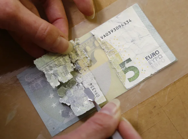 Finančna uprava je prejela podatke o fizičnih in pravnih osebah, ki so rezidenti Slovenije in imajo finančne račune odprte v tujini. FOTO: Reuters