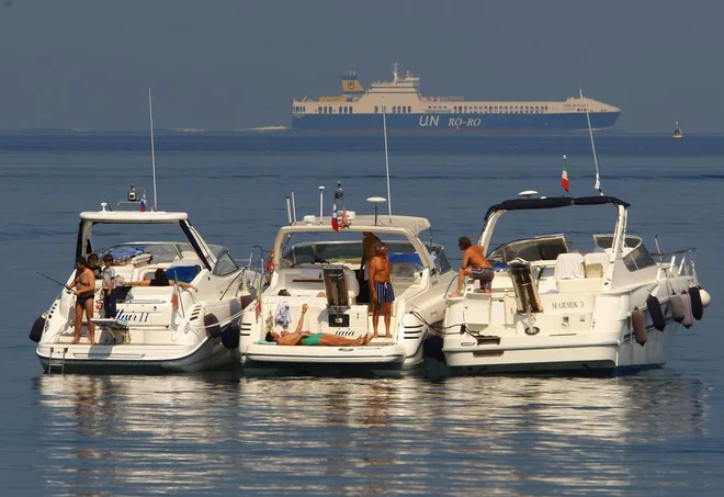 Razmere na navtičnem trgu kažejo tudi možnosti za najem plovil. FOTO: Tomi Lombar/Delo
