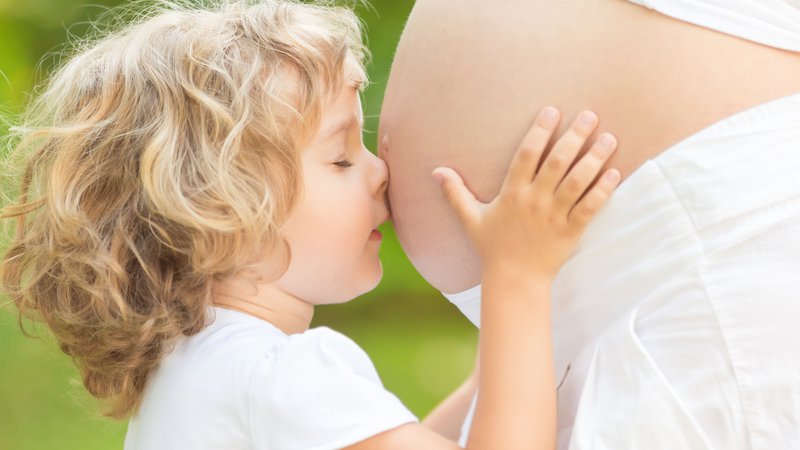 Fotografija: Znanstveniki so raziskavo osnovali na vzorcu skoraj 51.000 nosečnic. FOTO: Shutterstock