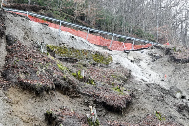 plaz odnesel cesto na Janče in skoraj zasul družino Šakanovič. Zgornja Besnica, 5.4.2018. Foto: Marko Feist