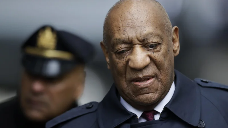 Fotografija: Bill Cosby ob prihodu na sodišče. Foto: AP/Matt Slocum