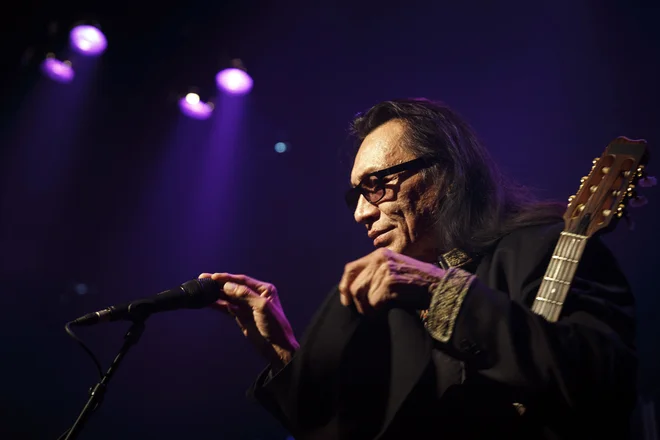 Sixto Rodriguez, rojen leta 1942 v delavskem Detroitu revnim mehiškim priseljencem, je tudi sam živel zelo revno.