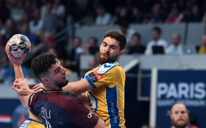 Blaž Janc (desno) je dosegel štiri gole za Kielce. Foto AFP
