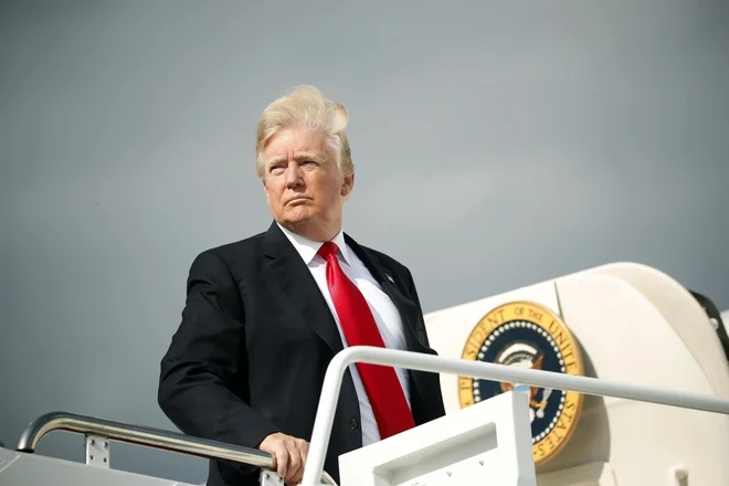 Ameriški predsednik Donald Trump je marca napovedal dvig carin na 25 odstotkov na uvoz jekla in 10 odstotkov na uvoz aluminija. FOTO: AP/Pablo Martinez Monsivais
