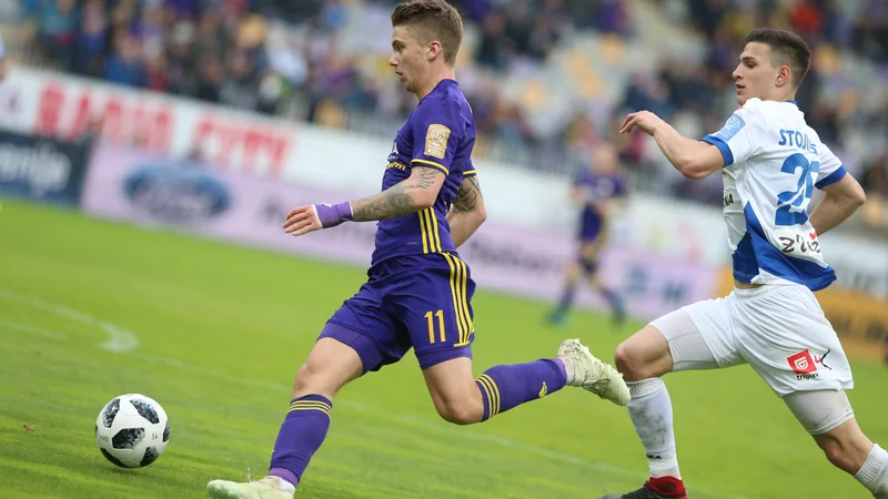 Fotografija: Luka Zahović je vprašljiv zaradi udarca v hrbet. Foto Tadej Regent/Delo