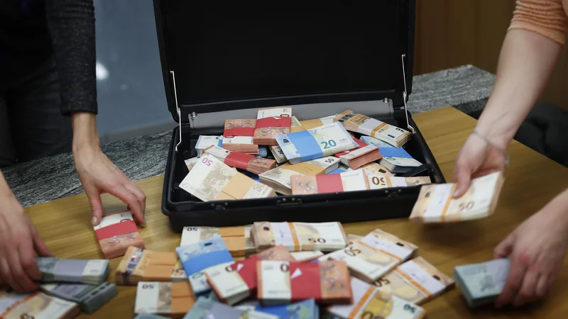 Fotografija: Proračun naj bi znaša okoli 1,11 odstotka BND Unije. FOTO: Leon Vidic/Delo