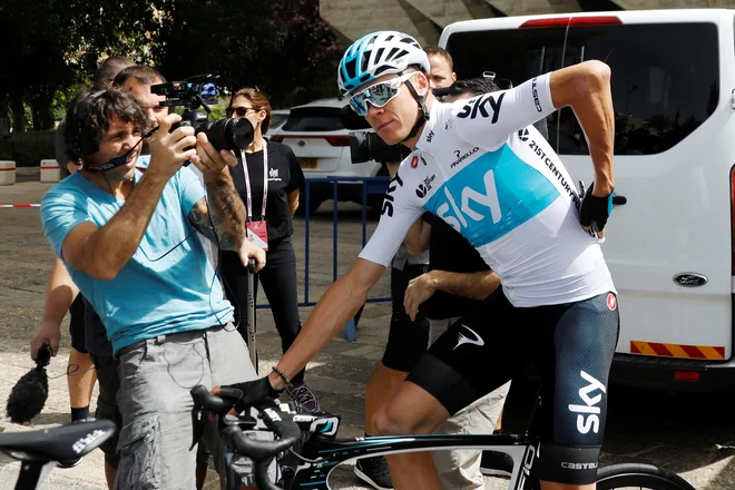 Chris Froome je v središču pozornosti tako med mediji kot med navijači.