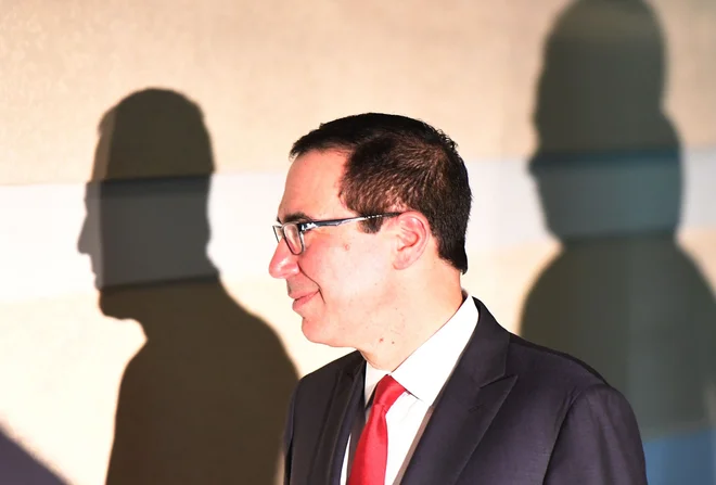 Finančni minister Steve Mnuchin si prizadeva za dogovor, ki bi nekoliko zmanjšal neuravnoteženost trgovine med Kitajsko in ZDA. FOTO: AFP