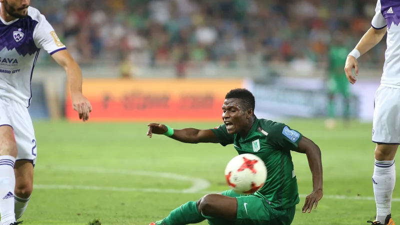 Fotografija: Issah Abass je na tretji gol v drugem delu sezone čakal od 11. marca, kopje odločil tekmo v Kranju.  FOTO: Jože Suhadolnik/Delo