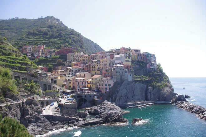 Druga od juga proti severu je Manarola. FOTO: Grega Kališnik