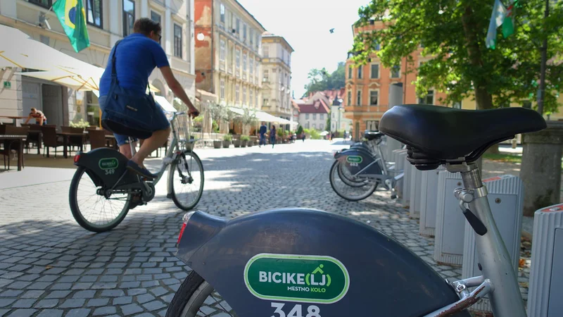 Fotografija: Od uvedbe sistema Bicikelj do zdaj so našteli 125.527 uporabnikov, ki so opravili že 4,8 milijona voženj. FOTO: Jože Suhadolnik/Delo