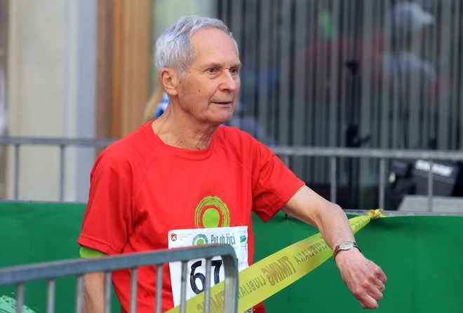 Zvonko Majcen je leta 1957 prvič pretkel pot ob žici, ki je bila takrat dolga skoraj 36 kilometrov. Nazadnje je leta 2016 skupaj z vnukinjama pretekel 12,5 kilometra. Koliko spominov!