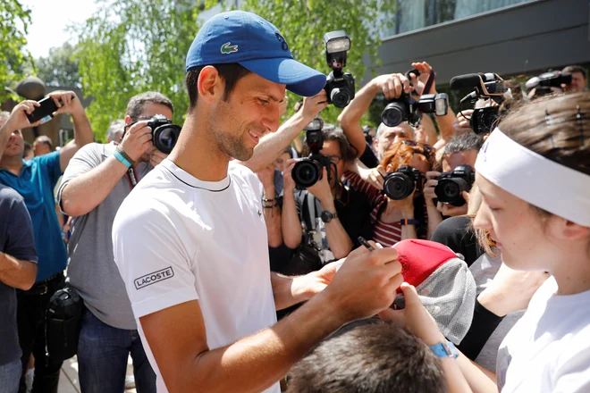 Novak Đoković se je na tri zelo pomembne turnirje na pesku pripravljal doma v Beogradu. FOTO: Marko Djurica/Reuters