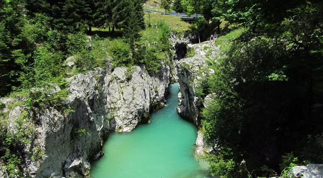 Uvajanje vstopnin je smiselno le z urejanjem dostojne infrastrukture ob znamenitostih. FOTO: Blaž Samec/Delo