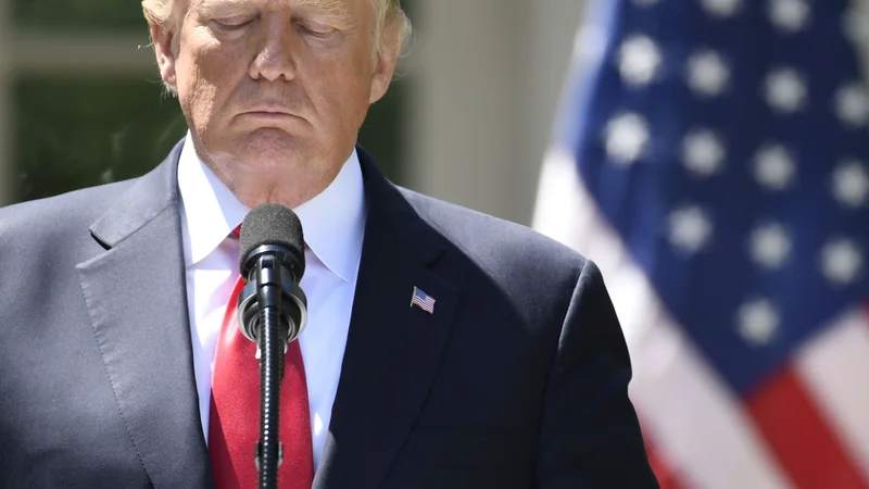 Fotografija: Predsednik ZDA Donald Trump spravlja v obup osebje v Beli hiši in svoje odvetnike. FOTO: Afp/
